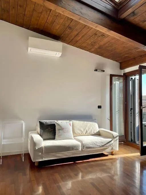Porta Venezia-Cozy Apartment Милан
